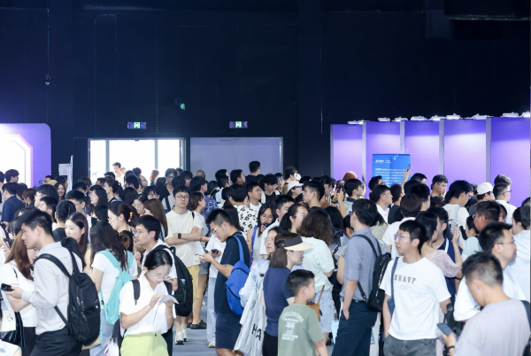 北京股票配资官网 先逛科技展再进招聘会，科技人才在外滩大会先“体验”再求职